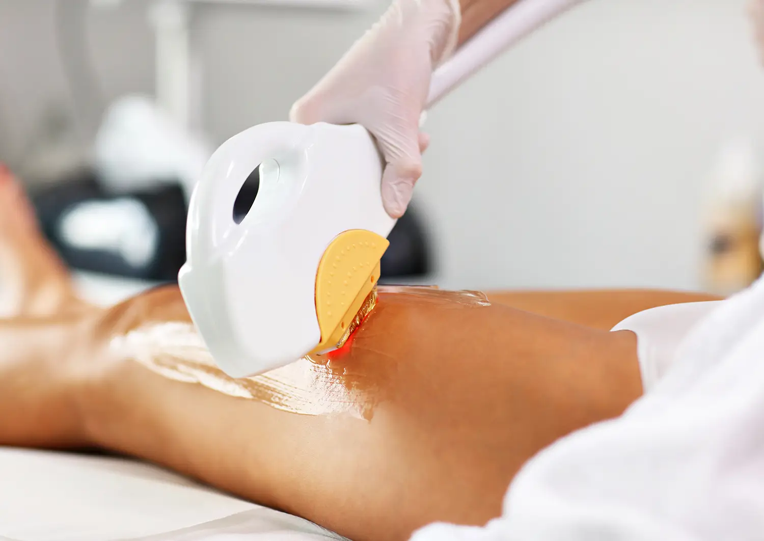 Tralē Beauty wax service in the treatment room